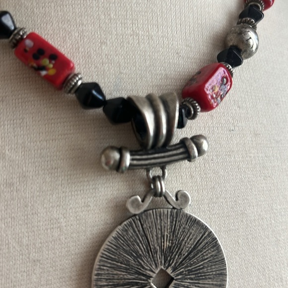 Elegant Red and Black Pendant Necklace - Picture 7 of 8